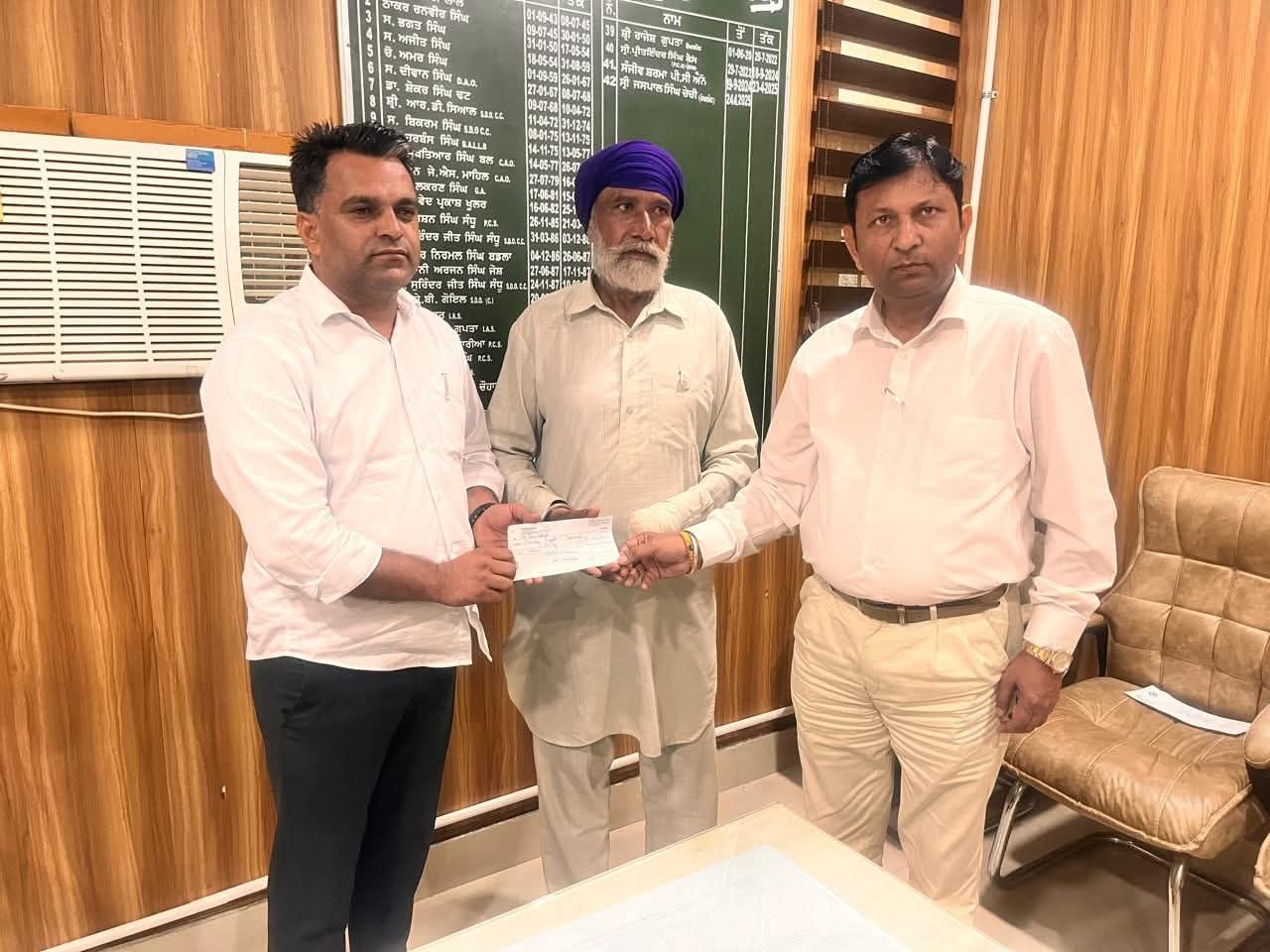 Punjab government provides financial assistance of Rs 48,000 to farmer injured during wheat harvesting.